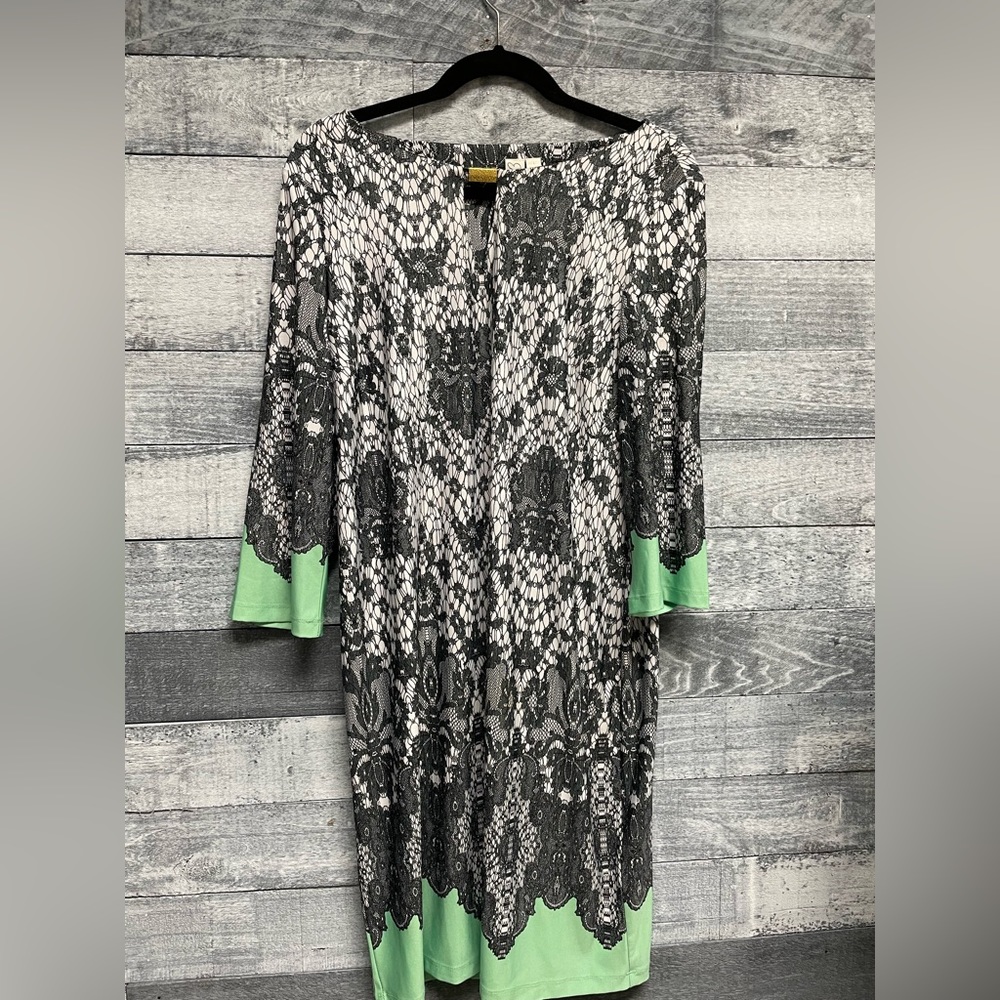 Long sleeve dress black white beautiful pattern with green accent